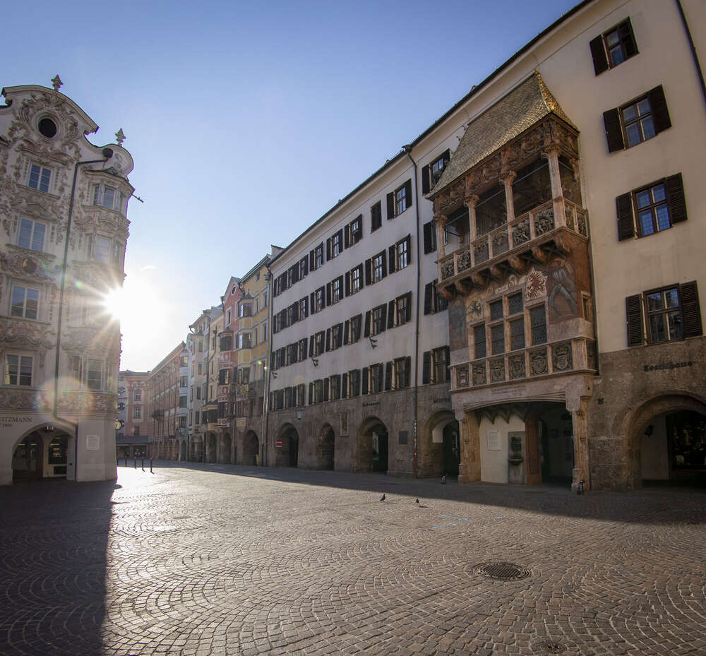 Das goldene Dachl in Innsbruck ohne Leute  (Fotostudio Wedermann)