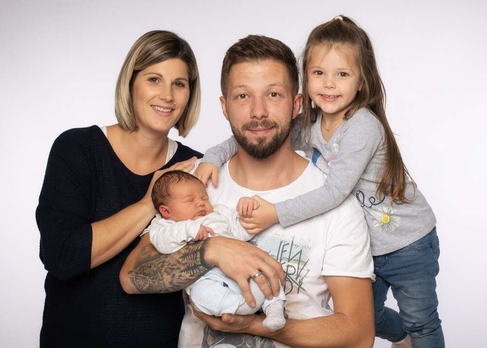 Familienfoto mit Baby  (Fotostudio Wedermann)