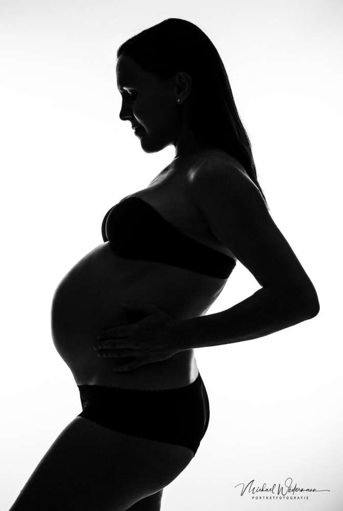 Schwangere Frau als silhouette (Fotostudio Wedermann)