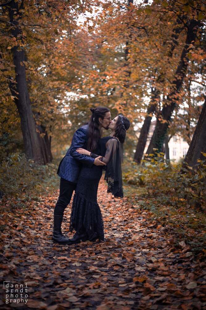 Dunkle Hochzeit (Danni Arndt Photography)