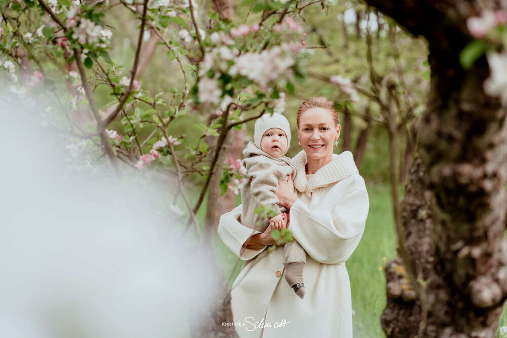 Familienshooting Outdoor Fr&uuml;hling (Familienfotografin • KreativNus Schmidt Fotograf)