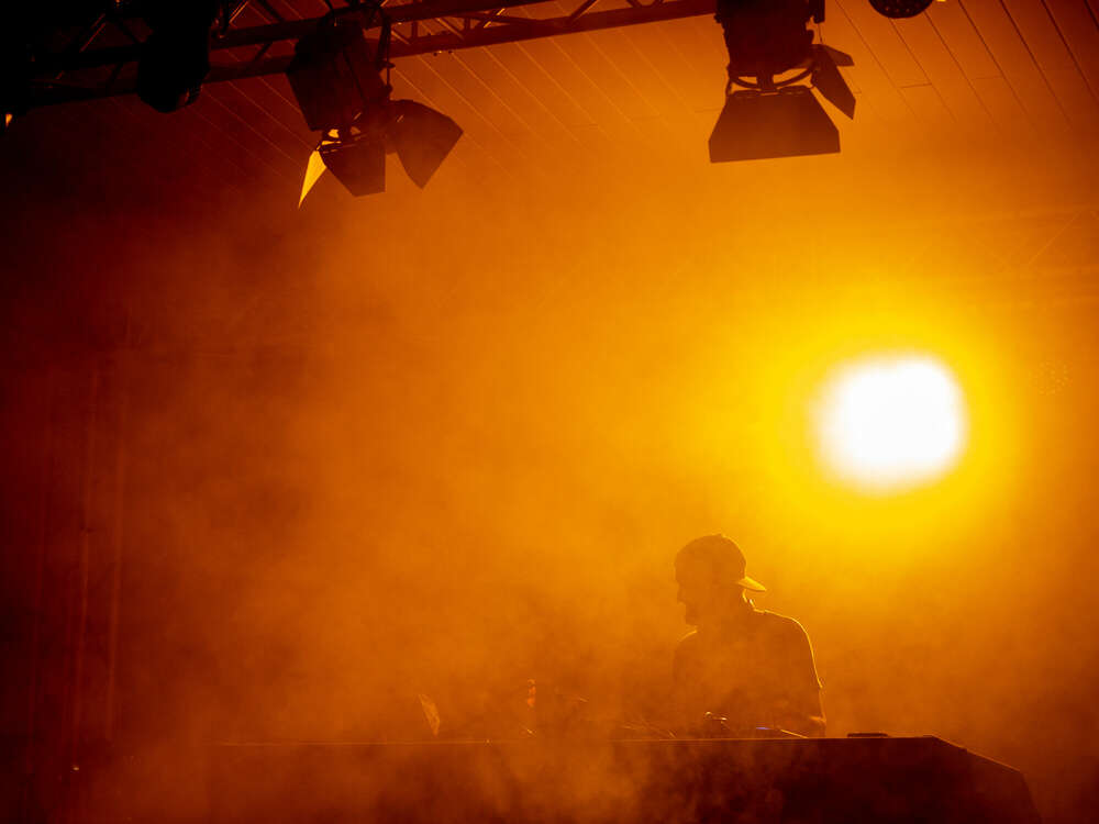 DJ bei einer Party (Sam Green Photography)