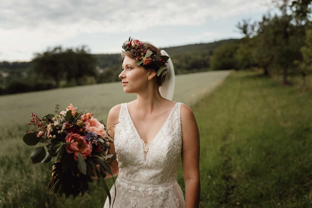 Braut mit Brautstrauß (UhlArt Fotografie)