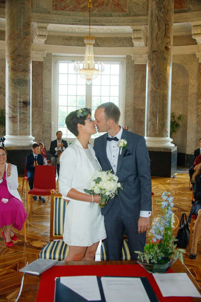 Hochzeitskuss (Fotostudio Wagenpfeil)