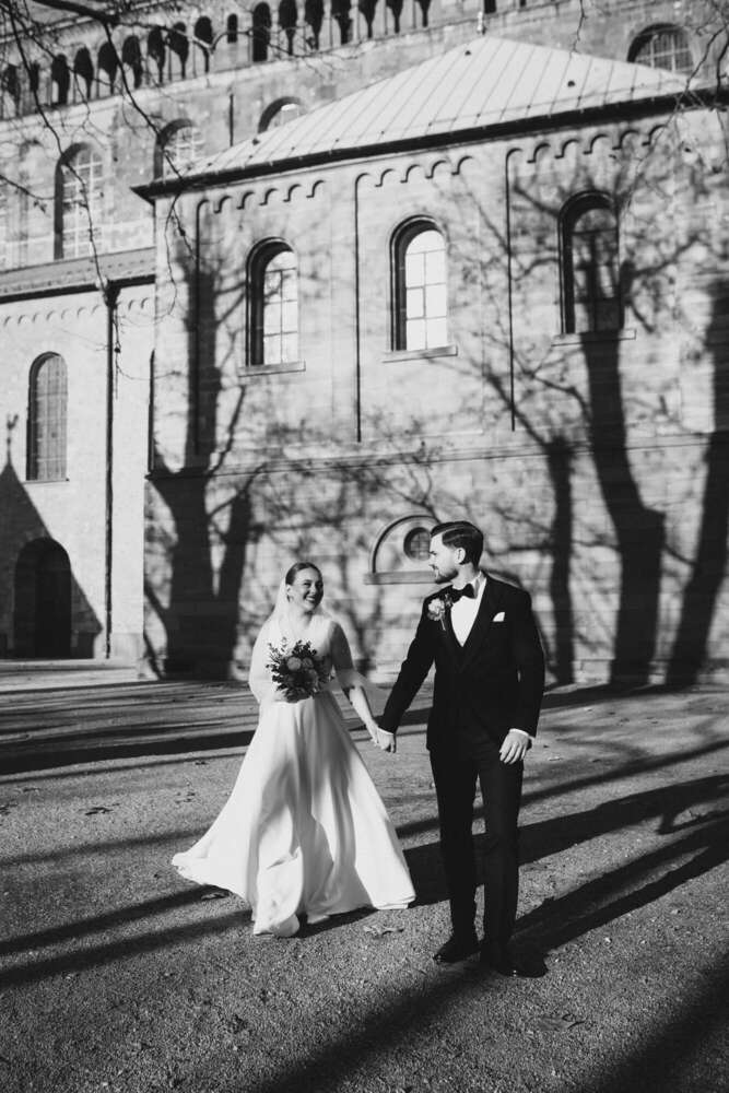 Braut und Bräutigam am Speyerer Dom (Fotografin Ekaterina Seoud)