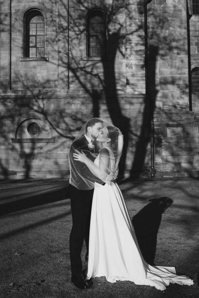 Braut und Bräutigam am Speyerer Dom (Fotografin Ekaterina Seoud)