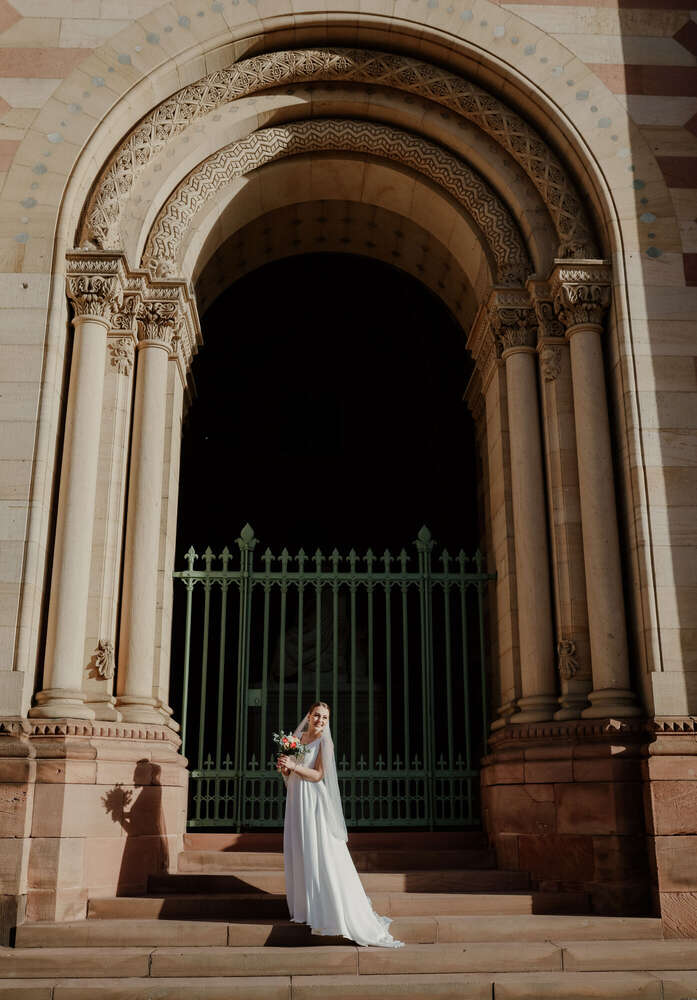 Braut am Speyerer Dom (Fotografin Ekaterina Seoud)