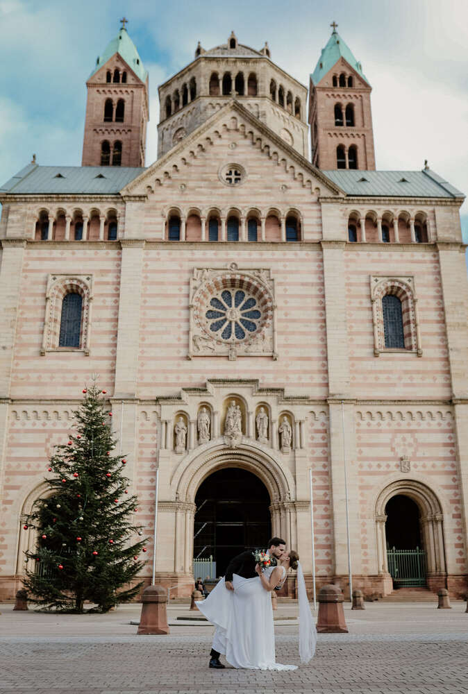 Braut und Bräutigam am Speyerer Dom (Fotografin Ekaterina Seoud)