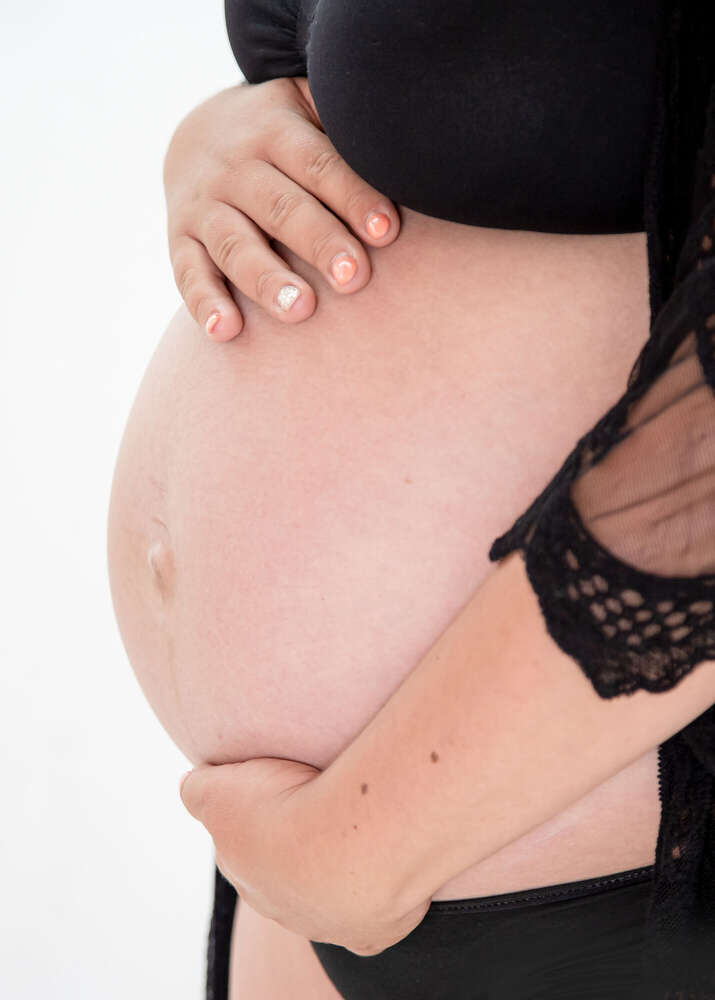 Schwangerschaft Fotoshooting im Studio  (Rosilene Passolt Photography)