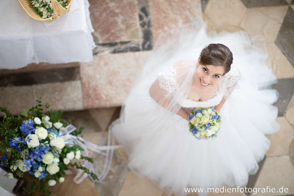 Braut in Kirche (Medienfotografie)