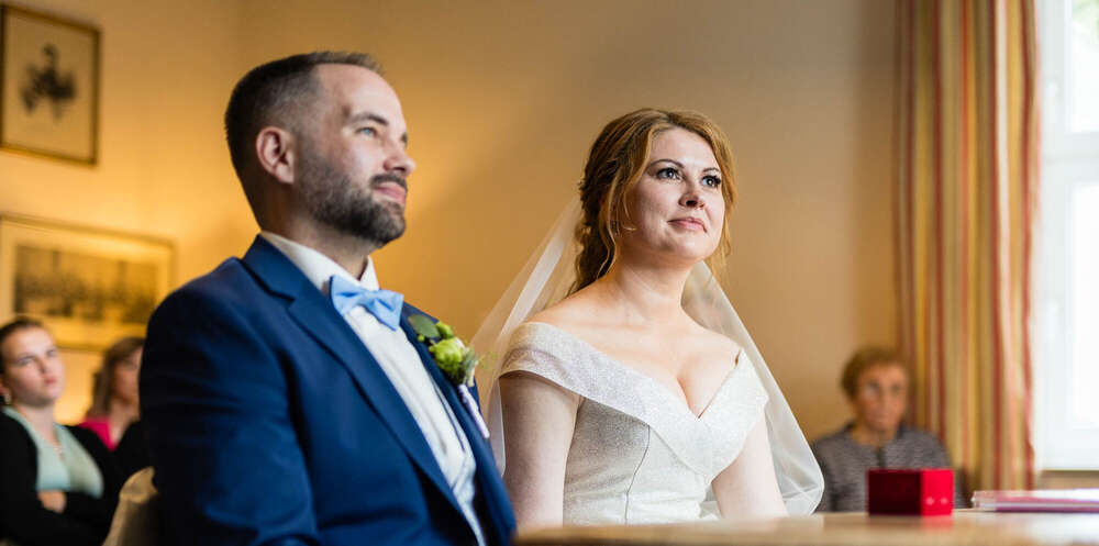 Hochzeitspaar bei der Trauung in Wuppertal (Malte Reiter Fotografie)