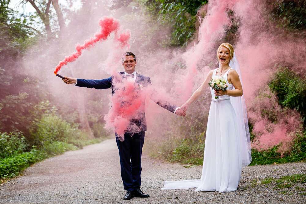 ausgefallene Hochzeitsfotos mit Rauch (Malte Reiter Fotografie)