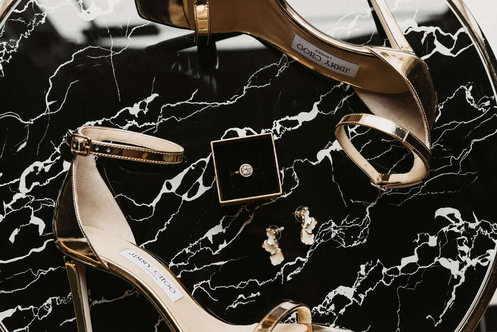 The Moment - Wedding Photographer (The Moment - Wedding Photographer)