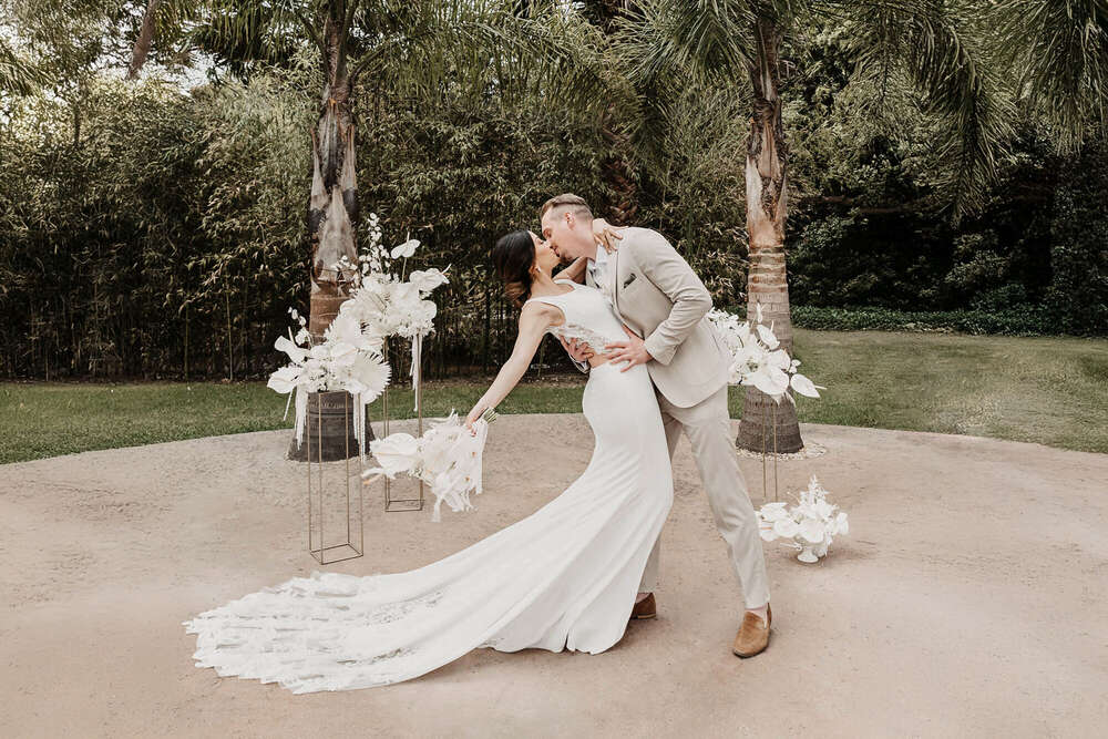 The Moment - Wedding Photographer (The Moment - Wedding Photographer)