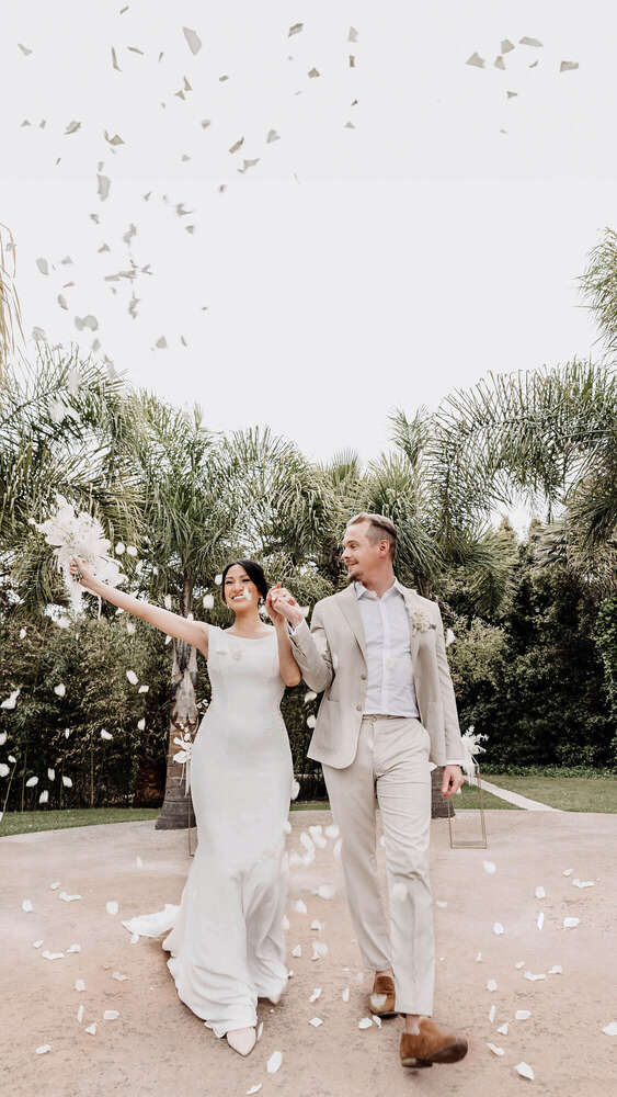 The Moment - Wedding Photographer (The Moment - Wedding Photographer)