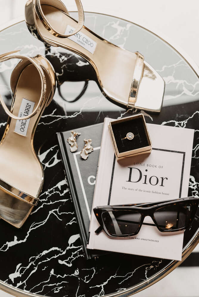 The Moment - Wedding Photographer (The Moment - Wedding Photographer)