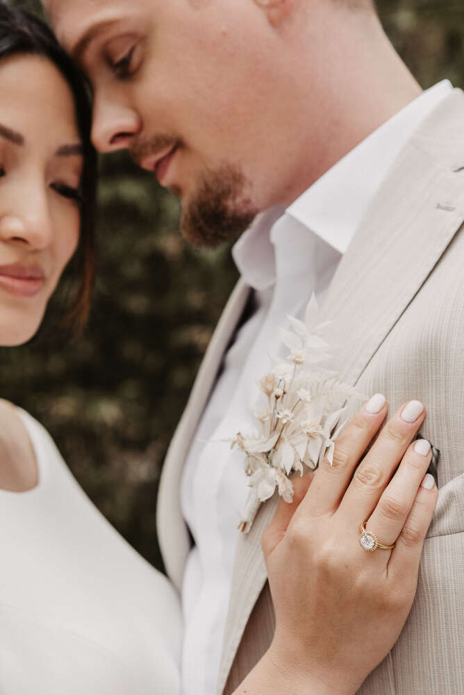 The Moment - Wedding Photographer (The Moment - Wedding Photographer)