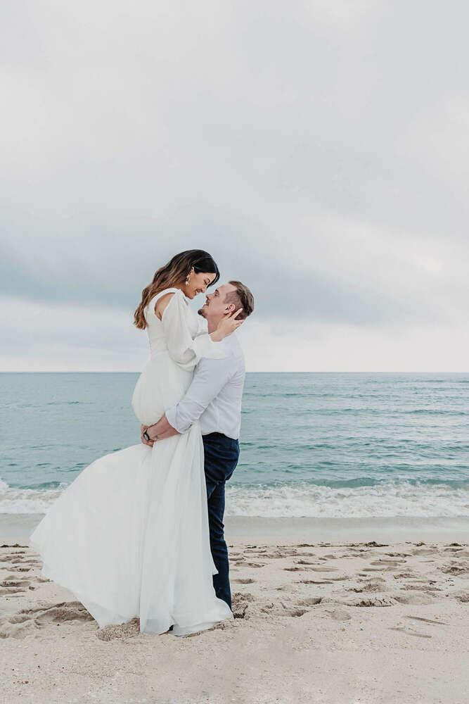 The Moment - Wedding Photographer (The Moment - Wedding Photographer)