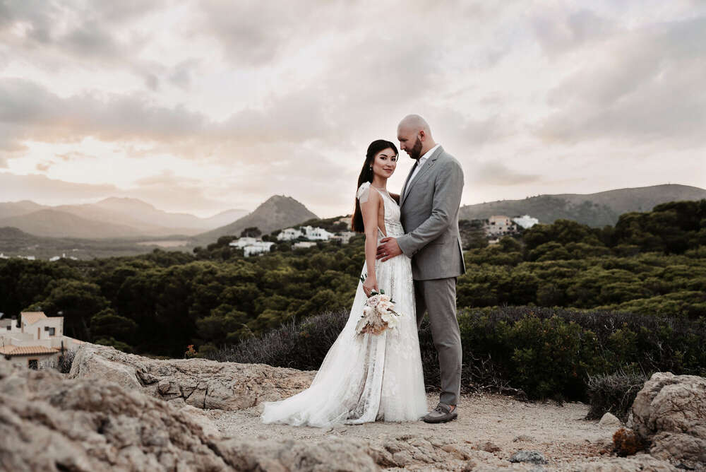 The Moment - Wedding Photographer (The Moment - Wedding Photographer)