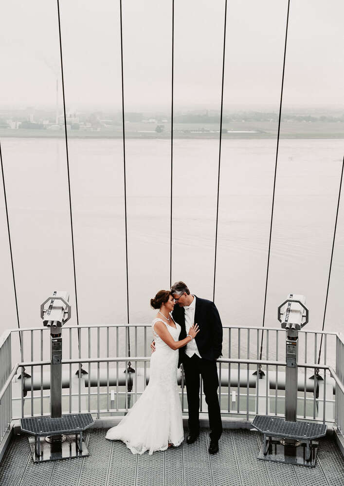 The Moment - Wedding Photographer (The Moment - Wedding Photographer)