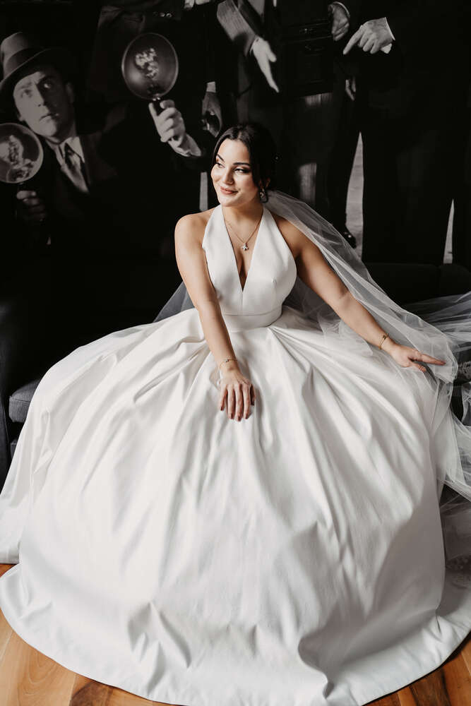 The Moment - Wedding Photographer (The Moment - Wedding Photographer)