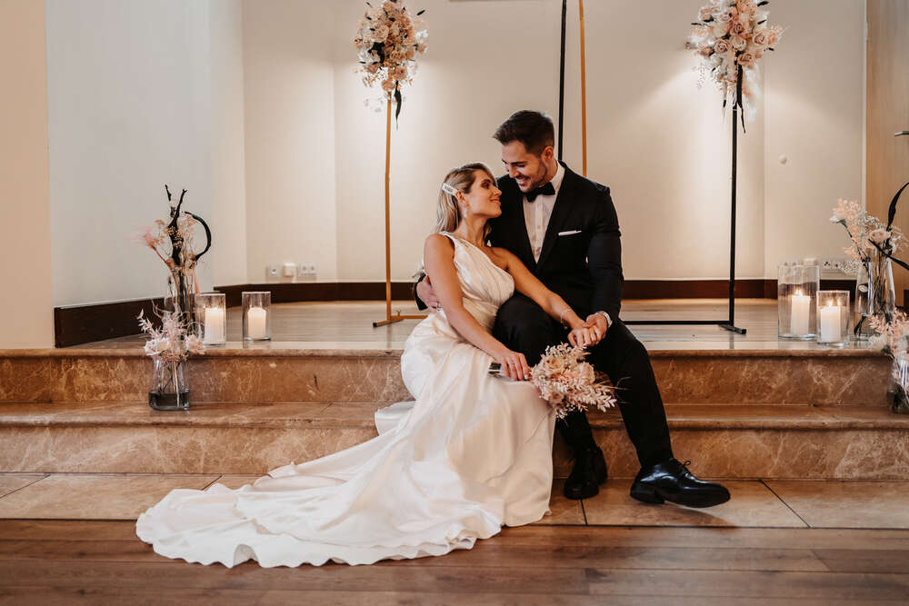 The Moment - Wedding Photographer (The Moment - Wedding Photographer)