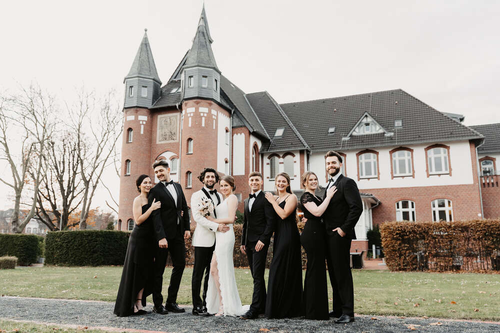 The Moment - Wedding Photographer (The Moment - Wedding Photographer)