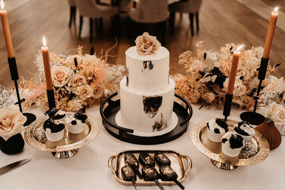 The Moment - Wedding Photographer