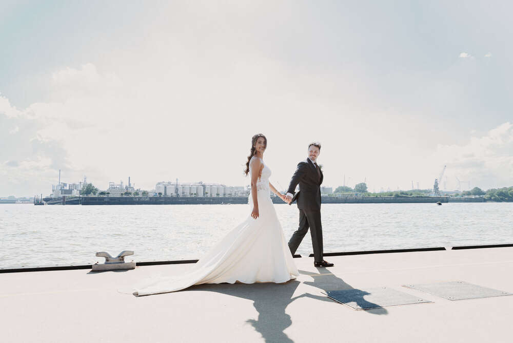 The Moment - Wedding Photographer (The Moment - Wedding Photographer)