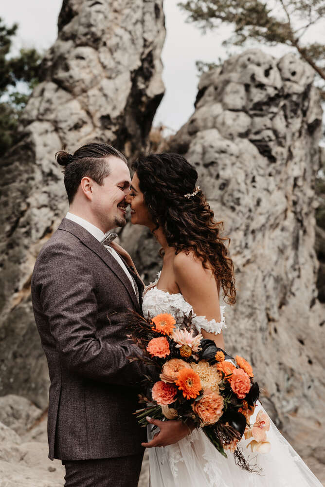 The Moment - Wedding Photographer (The Moment - Wedding Photographer)