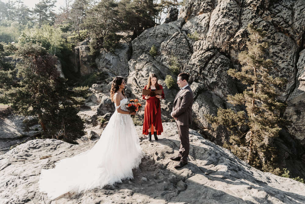 The Moment - Wedding Photographer