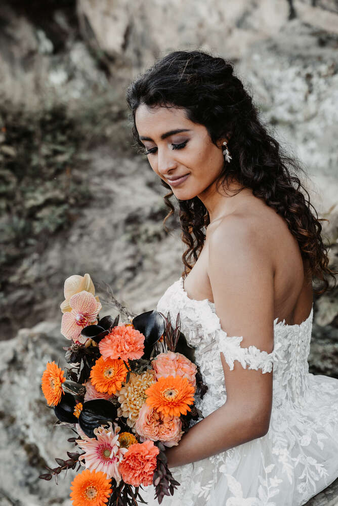 The Moment - Wedding Photographer (The Moment - Wedding Photographer)