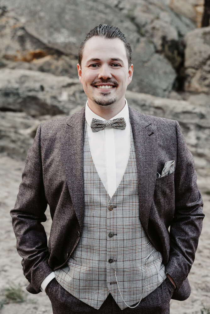 The Moment - Wedding Photographer (The Moment - Wedding Photographer)