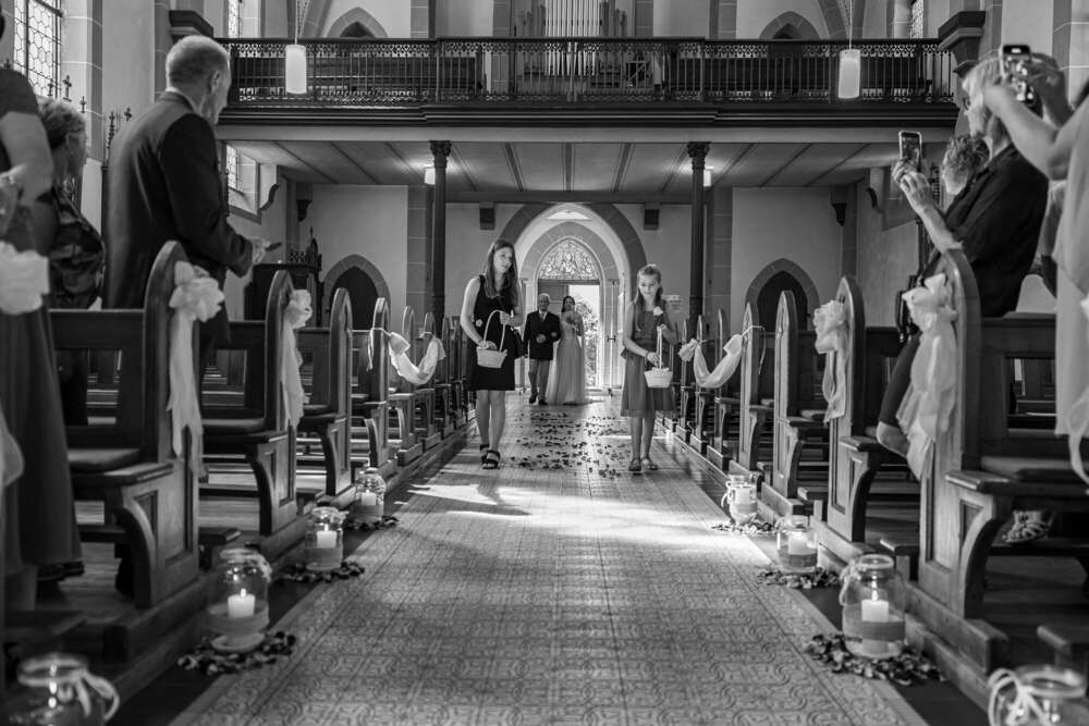 Kirchliche Hochzeit an der Mosel  (Bernd Haschker Fotografie)