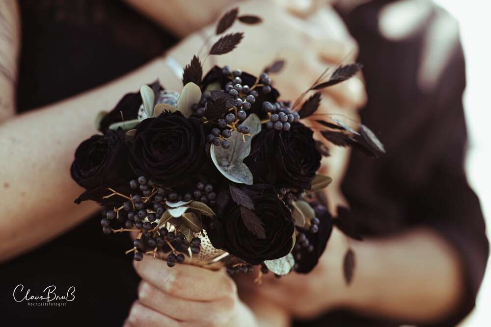 Brautstrauß mal in schwarz (Hochzeitsfotografie Claus Bruß)
