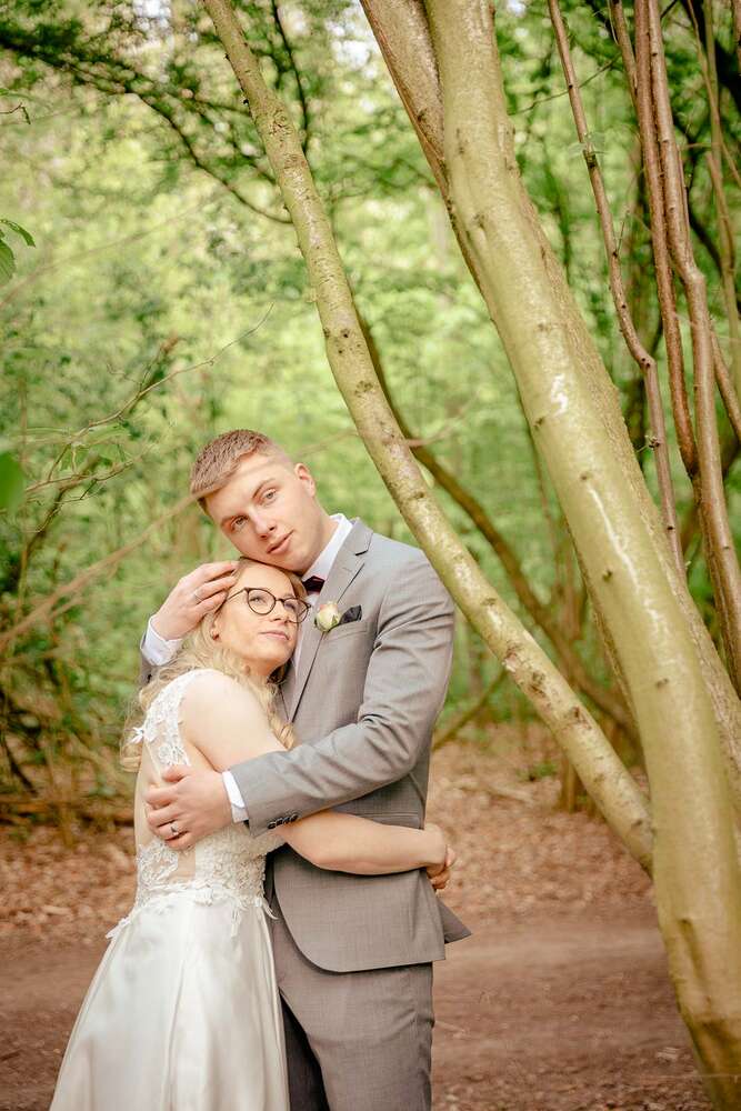 Brautpaar Portraits im Wald (Karoline Reher Fotografie)