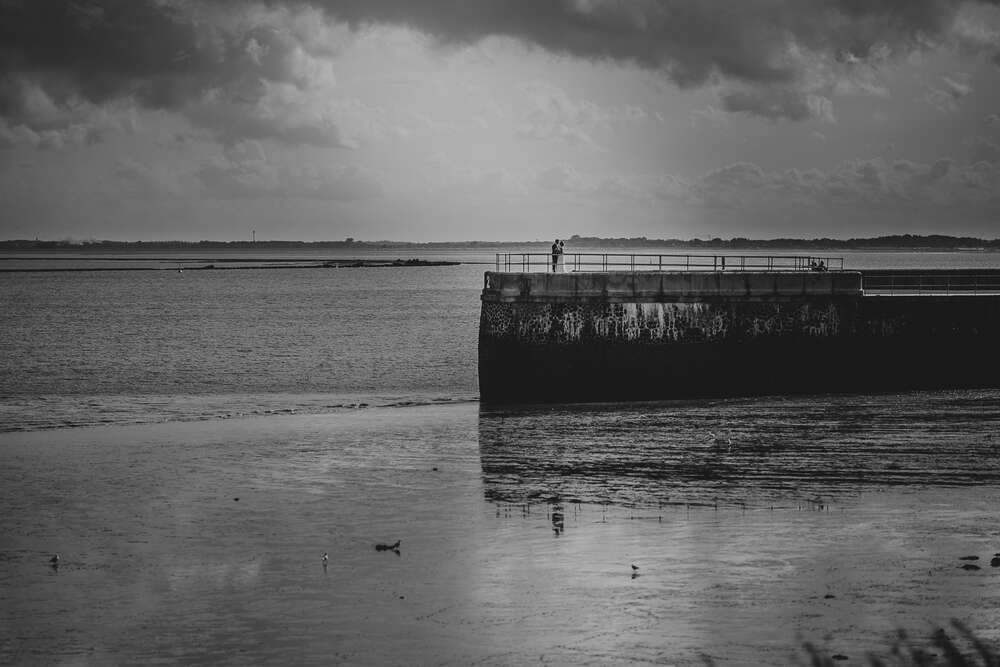 Hochzeitspaar auf der alten Mole in Wilhelmshaven (Werner Philipps)