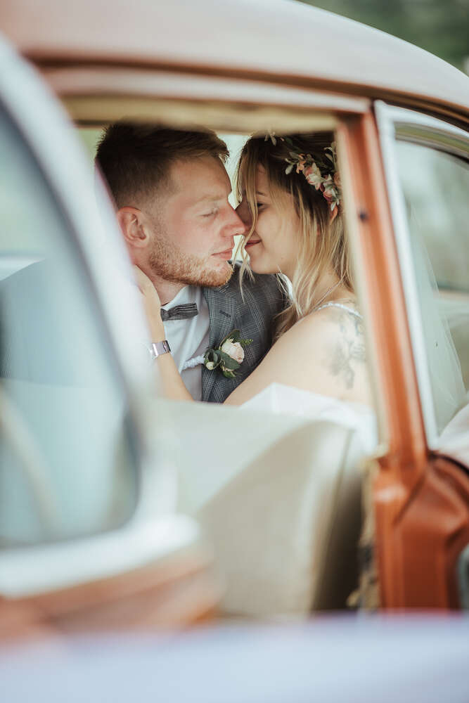 Brautpaar im Oldtimer in Hooksiel (Werner Philipps)