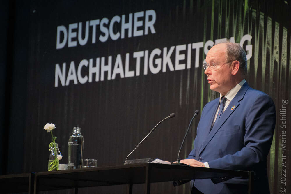 F&uuml;rst Albert II von Monaco bei seiner Keynote (glimpse of life)