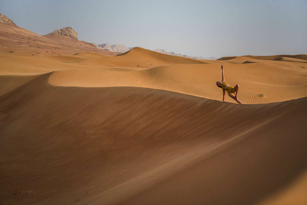 Yoga in der Wüste (Agnieszka Wieczorek)
