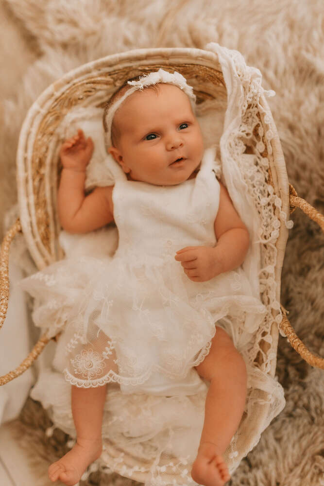 Neugeborenes Mädchen Fotoshooting im Bohostil in Leipzig (Franziska Kriening Fotografie)