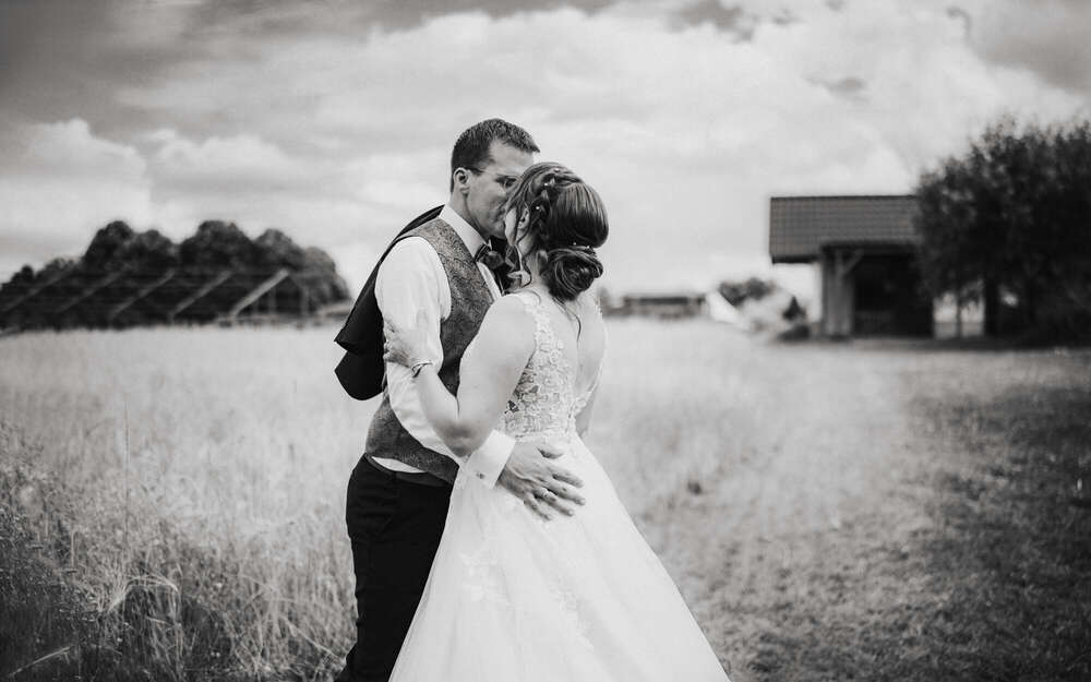 Brautpaarshooting auf dem Land (EVENTPHOTOGRAPHY.DE)