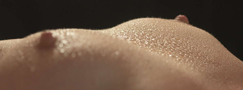 Aktfoto Wassertropfen (OpenART)