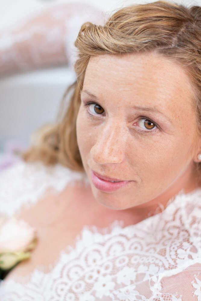 Portraitfoto im Milchbad (May-Pictures)