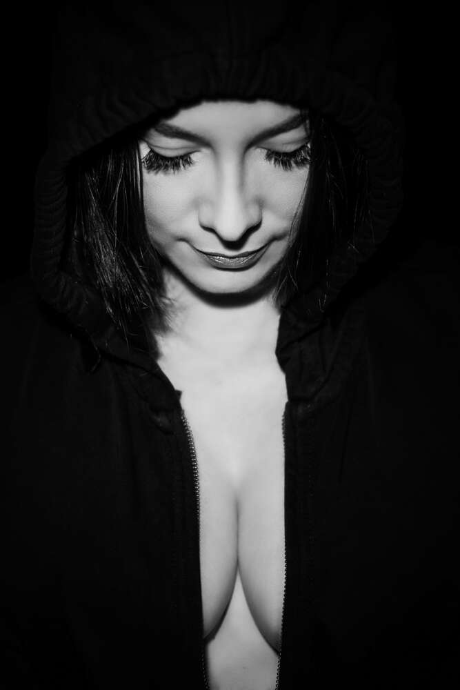 Schwarzer Kapuzenpulli (May-Pictures)