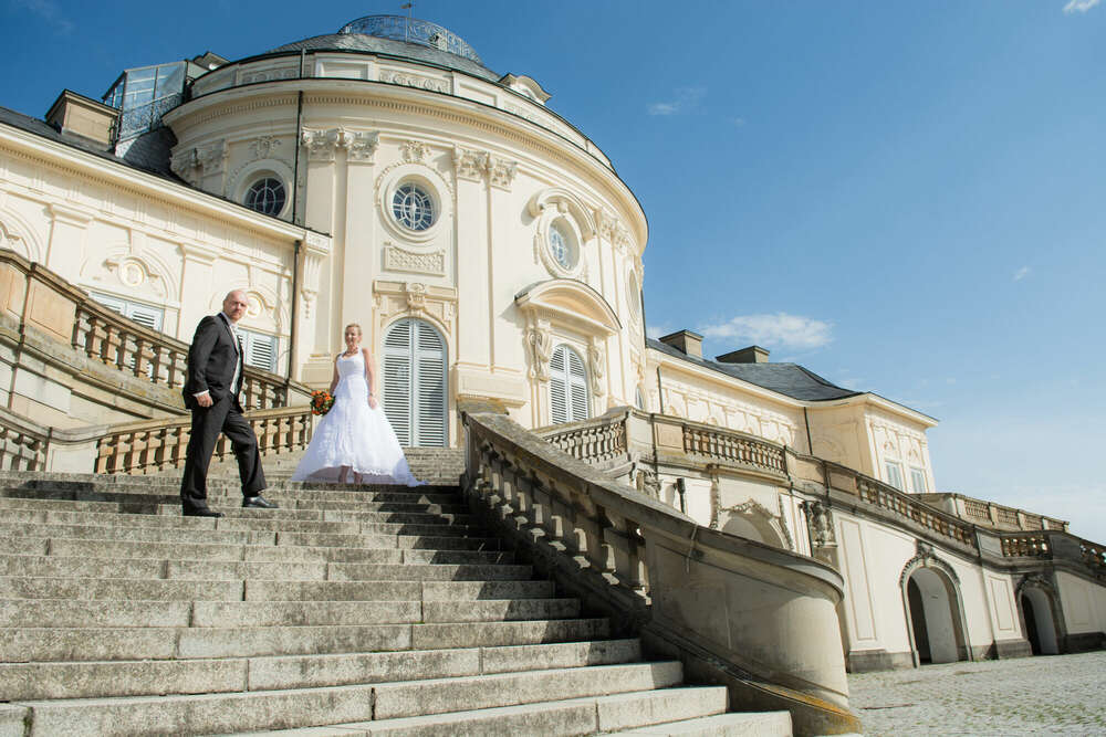 Brautpaar auf der Schlosstreppe (May-Pictures)