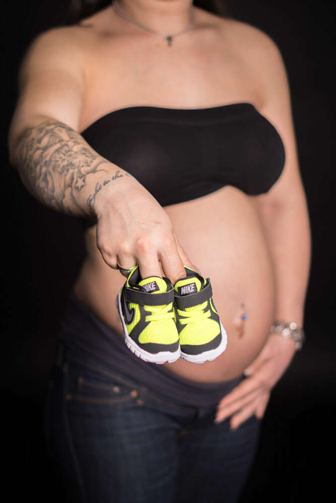 Babybauch mit Babyschuhen I (May-Pictures)