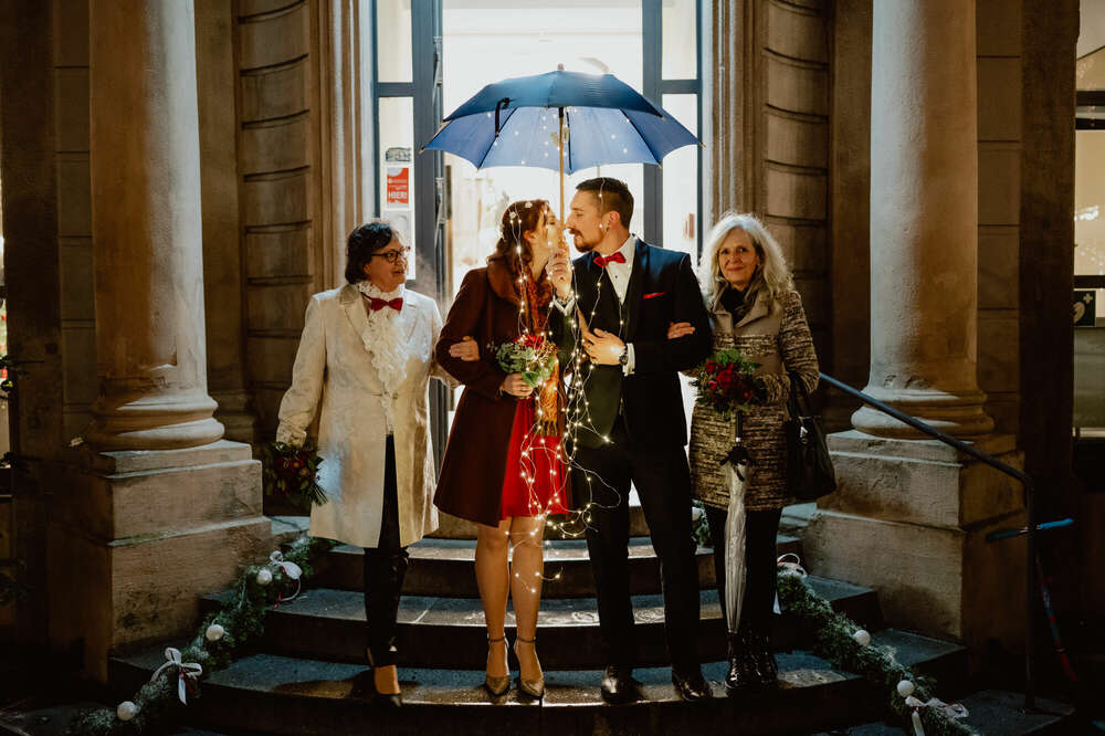 Kuss unterm Regenschirm (May-Pictures)