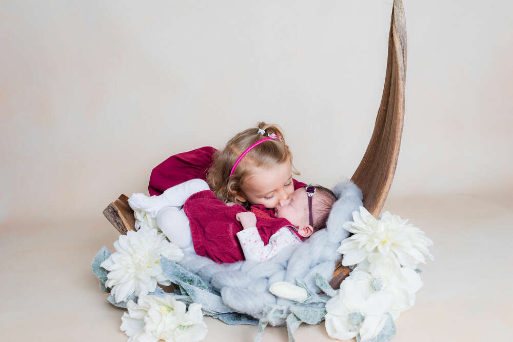 Newbornshooting mit Geschwisterbilder (Petite Fotografie)