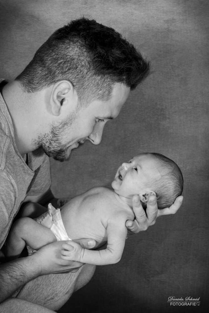 Newborn Vater und Kind (Daniela.Schmid.Fotografie)